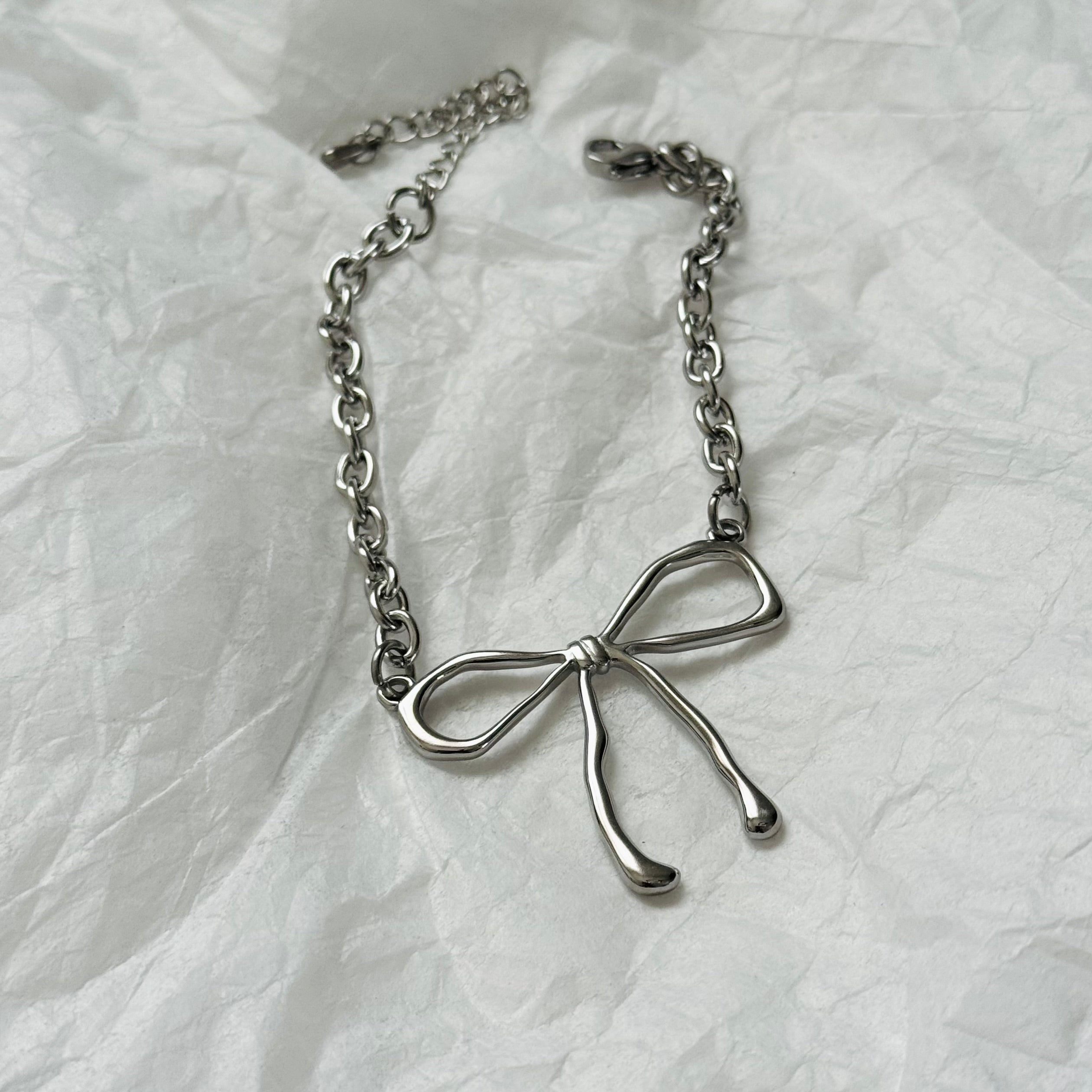 Bow chain bracelet