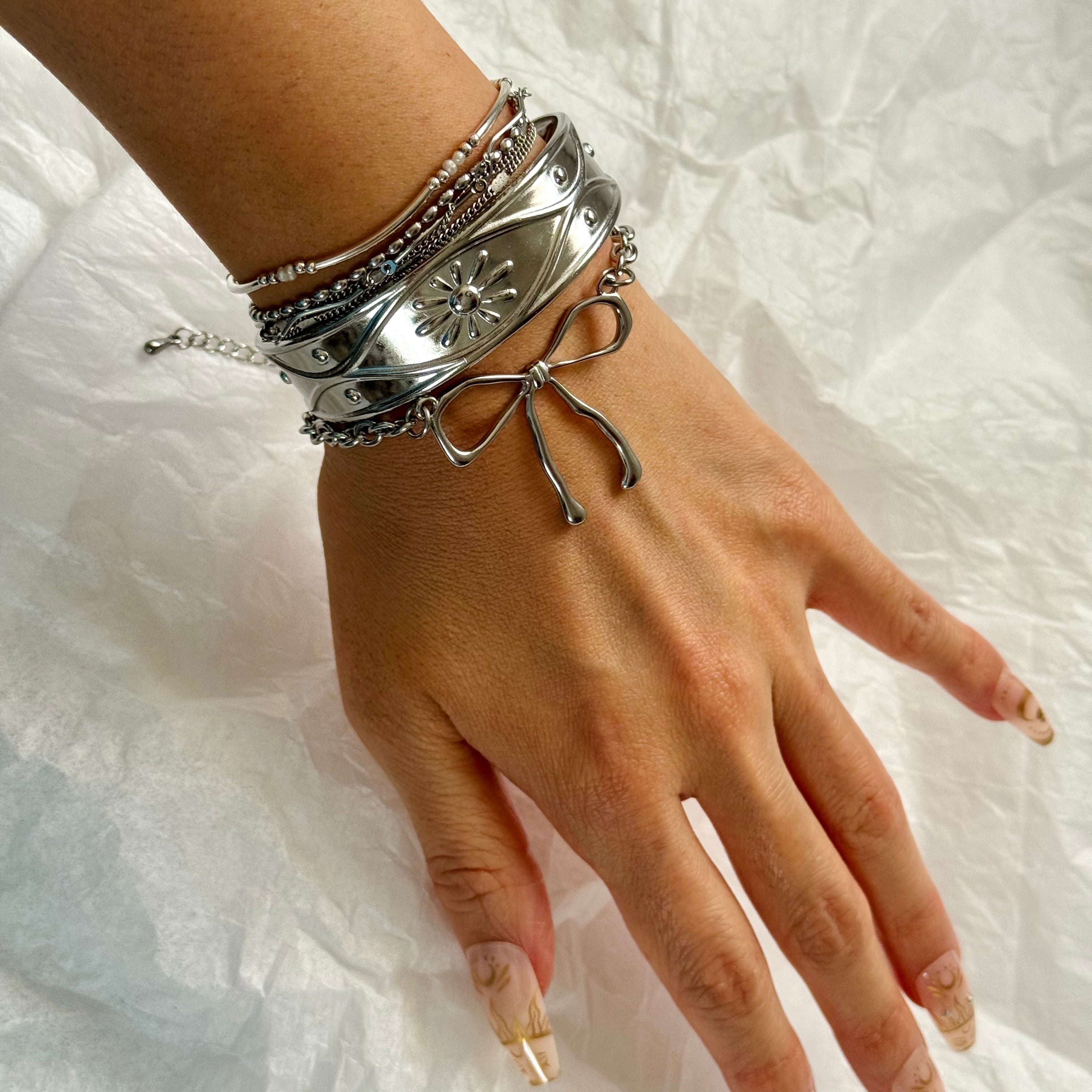 Bow chain bracelet