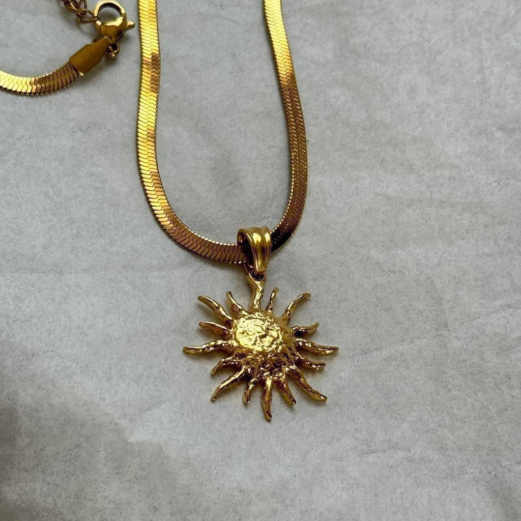 Solar pendant necklace with Snake chain