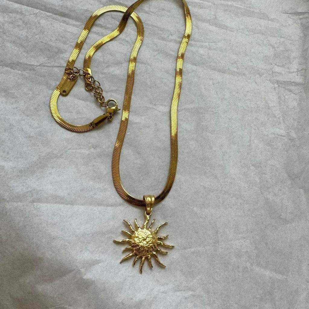 Solar pendant necklace with Snake chain