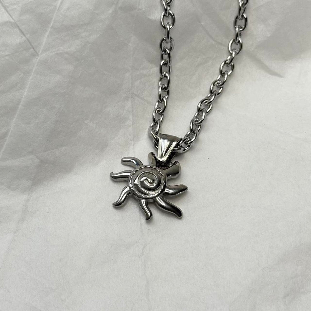 Spiral solar necklace in silver