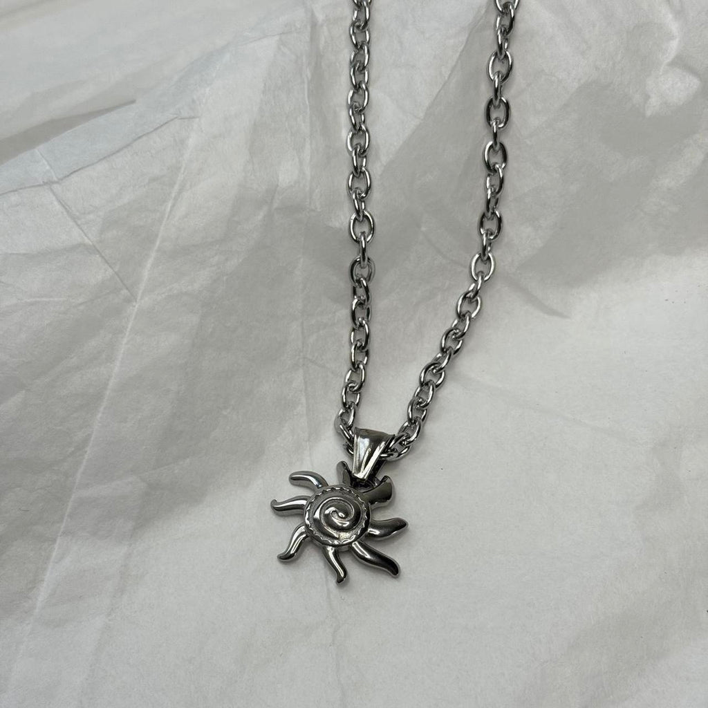 Spiral solar necklace in silver