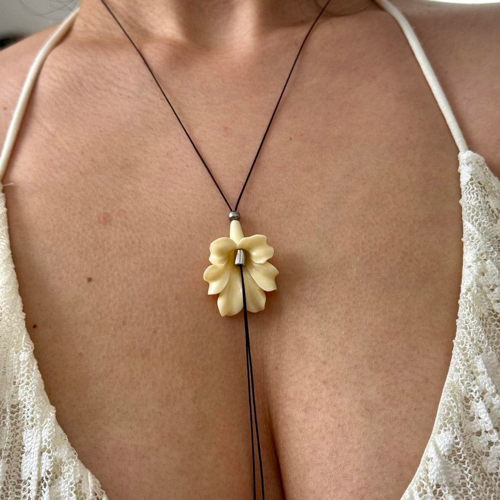 White flower bolo necklace