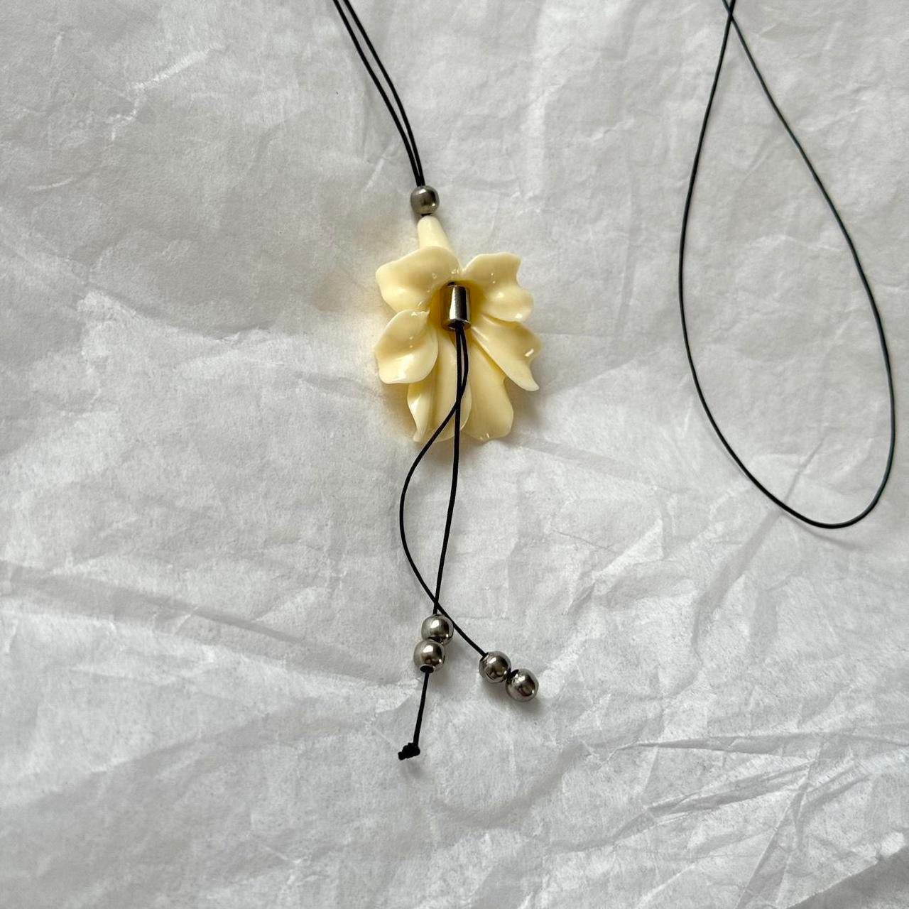 White flower bolo necklace