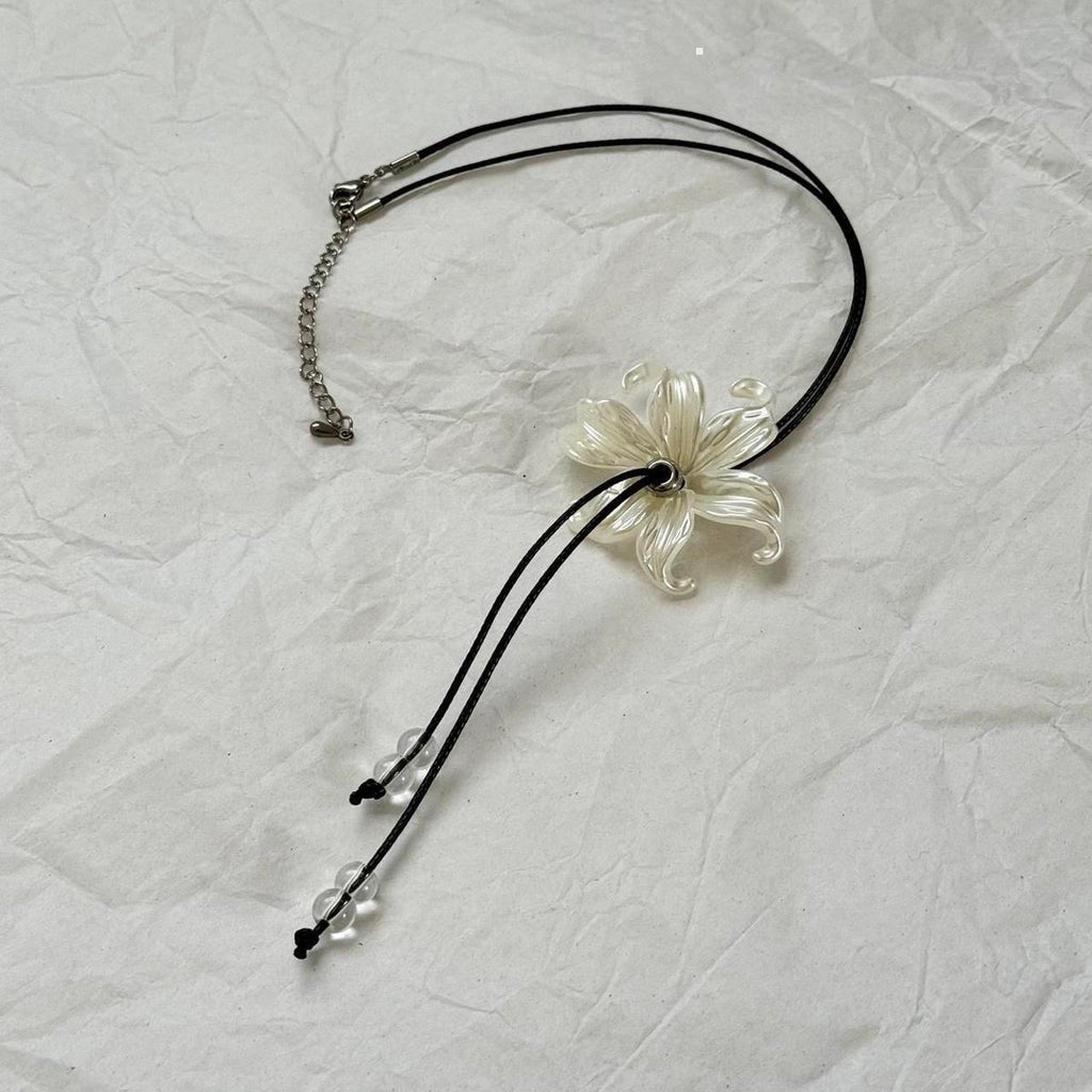 White flower bolo style necklace