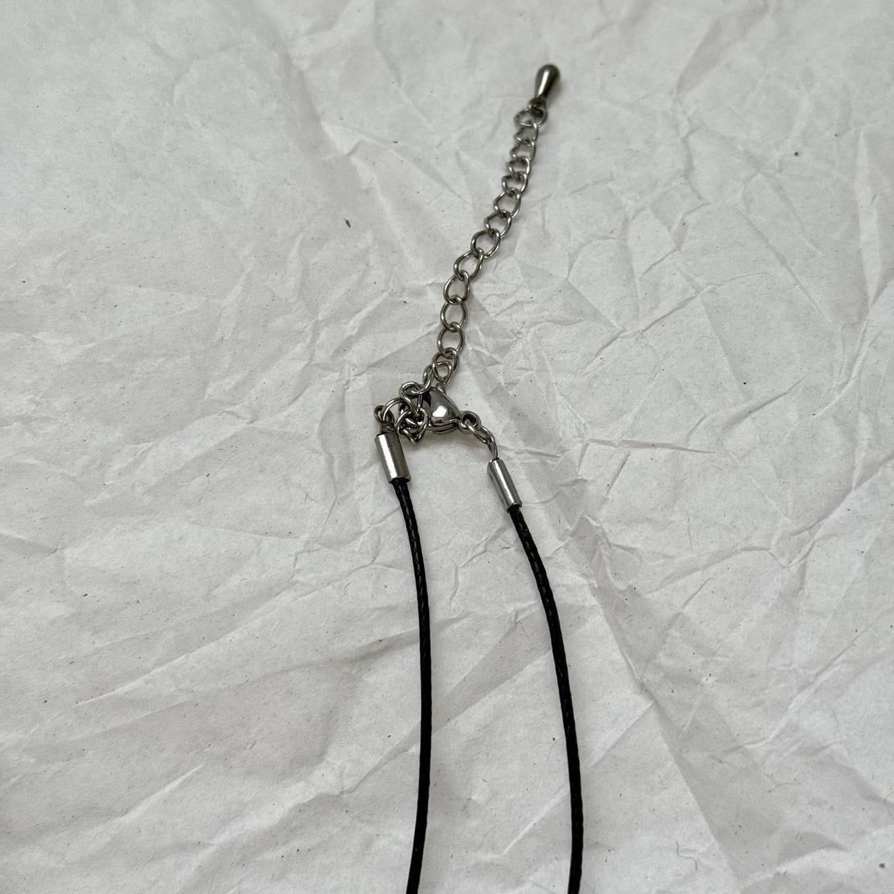 White flower bolo style necklace