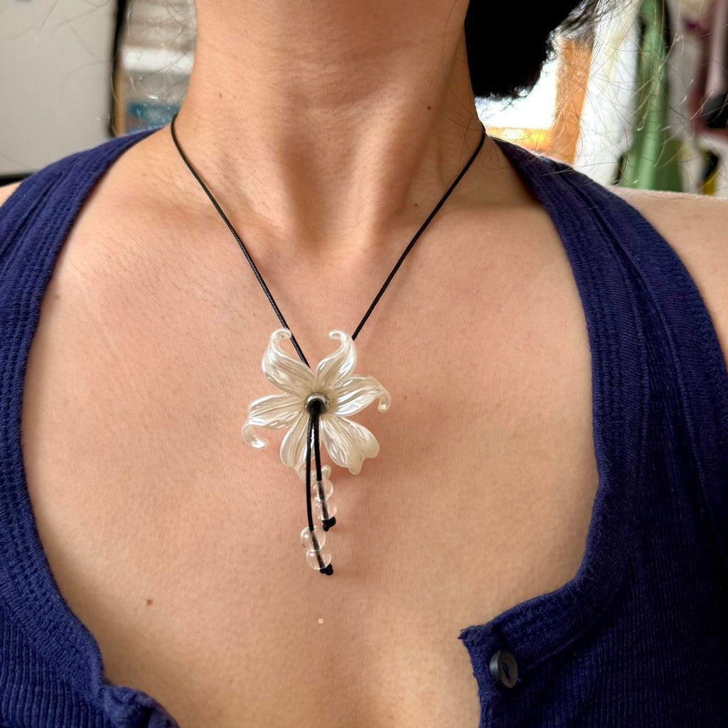 White flower bolo style necklace