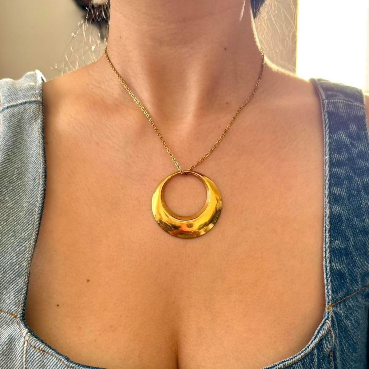 Big circle pendant necklace