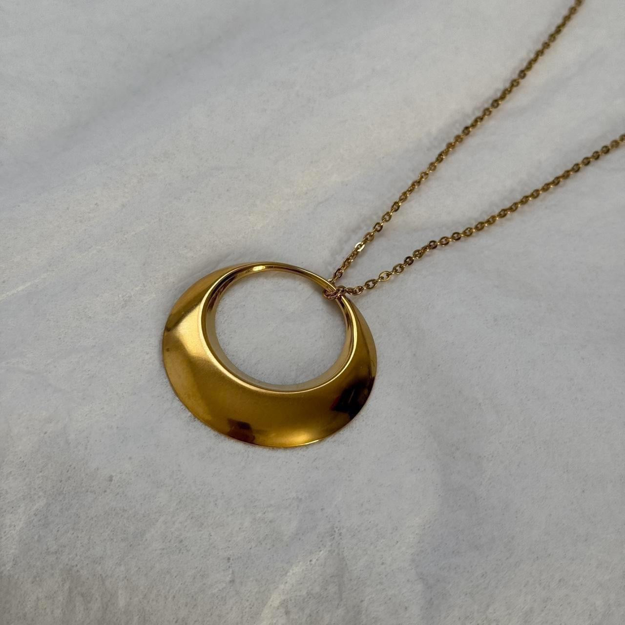 Big circle pendant necklace