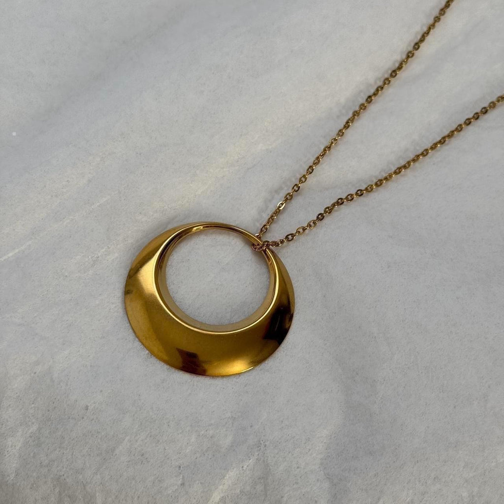 Big circle pendant necklace