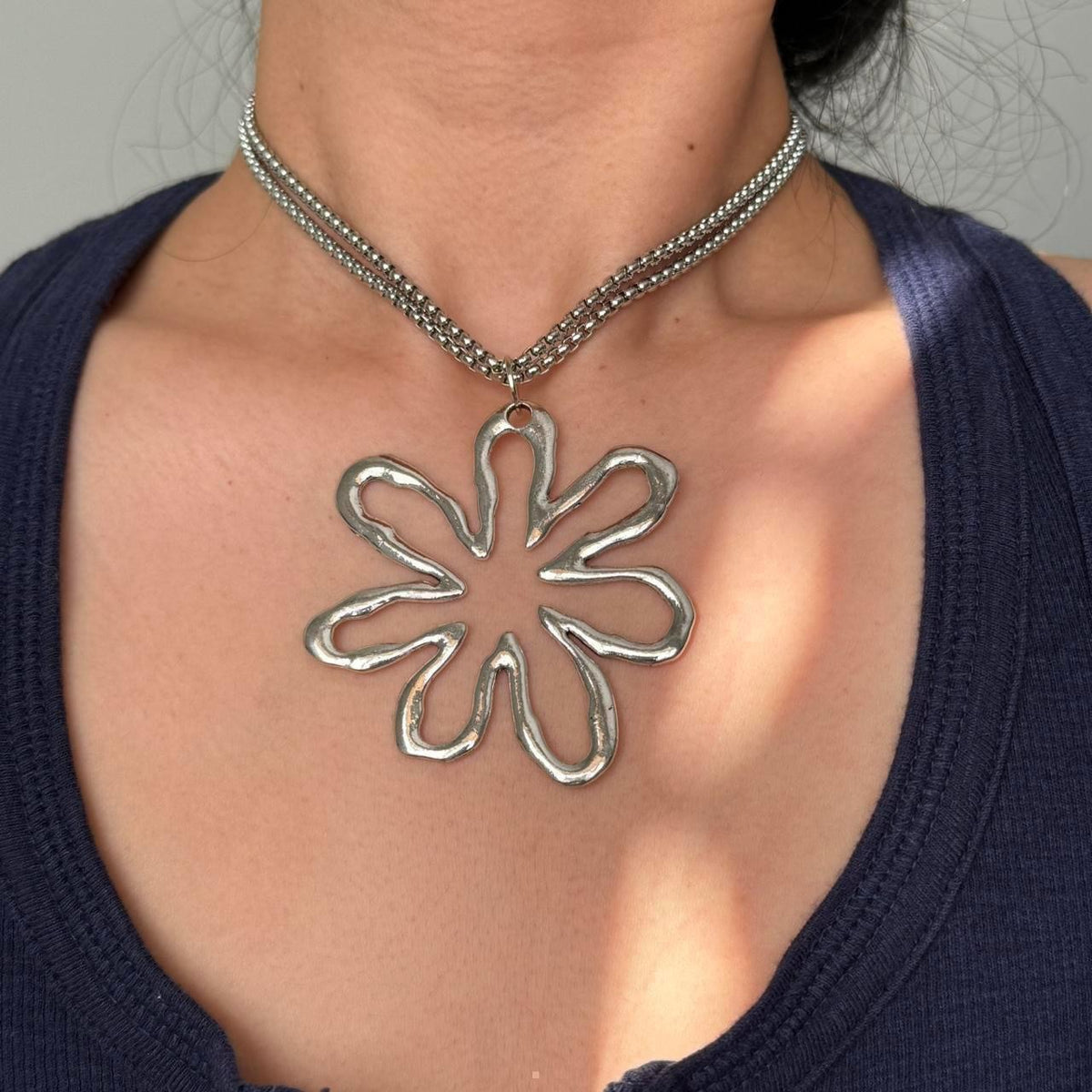 Big flower box chain choker