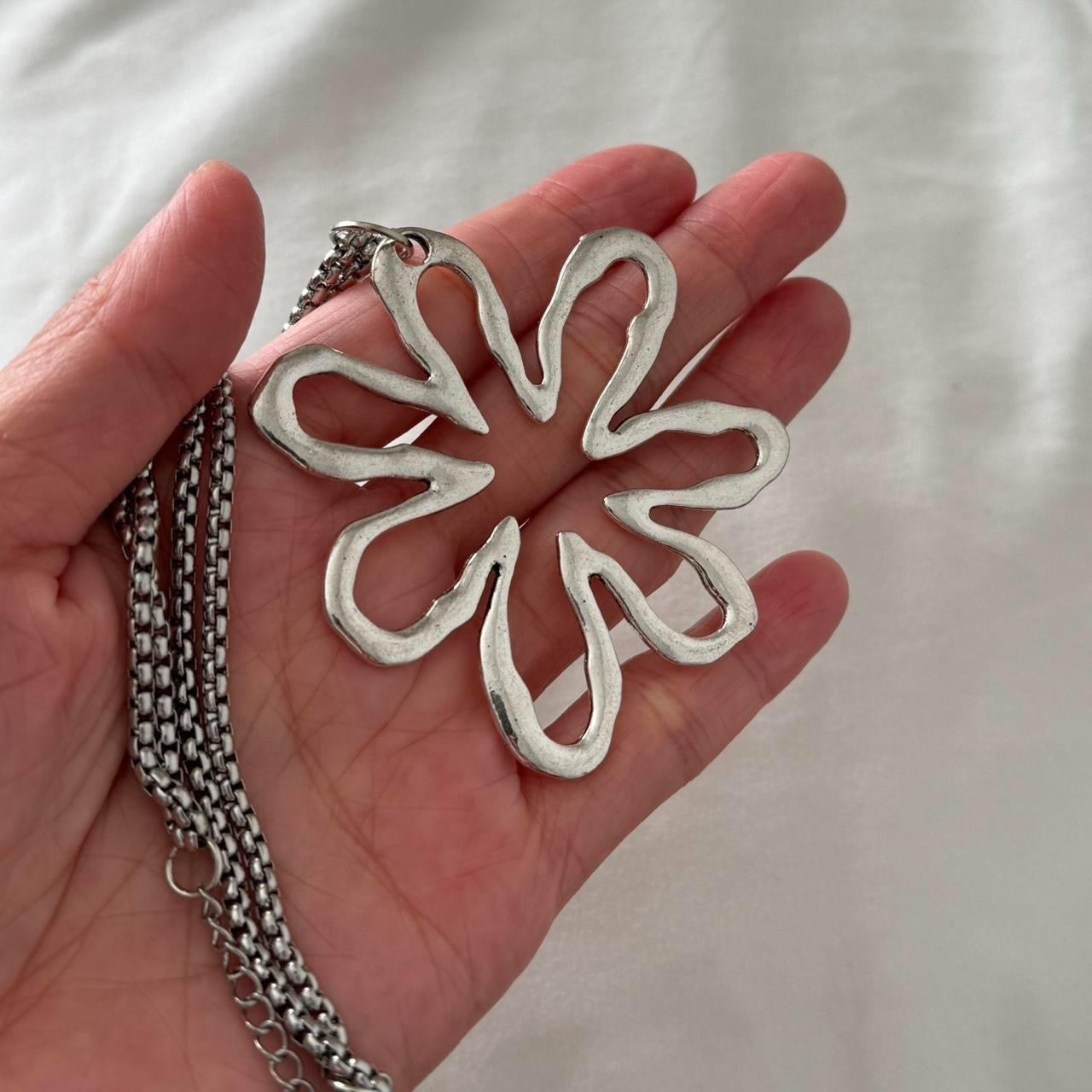 Big flower box chain choker