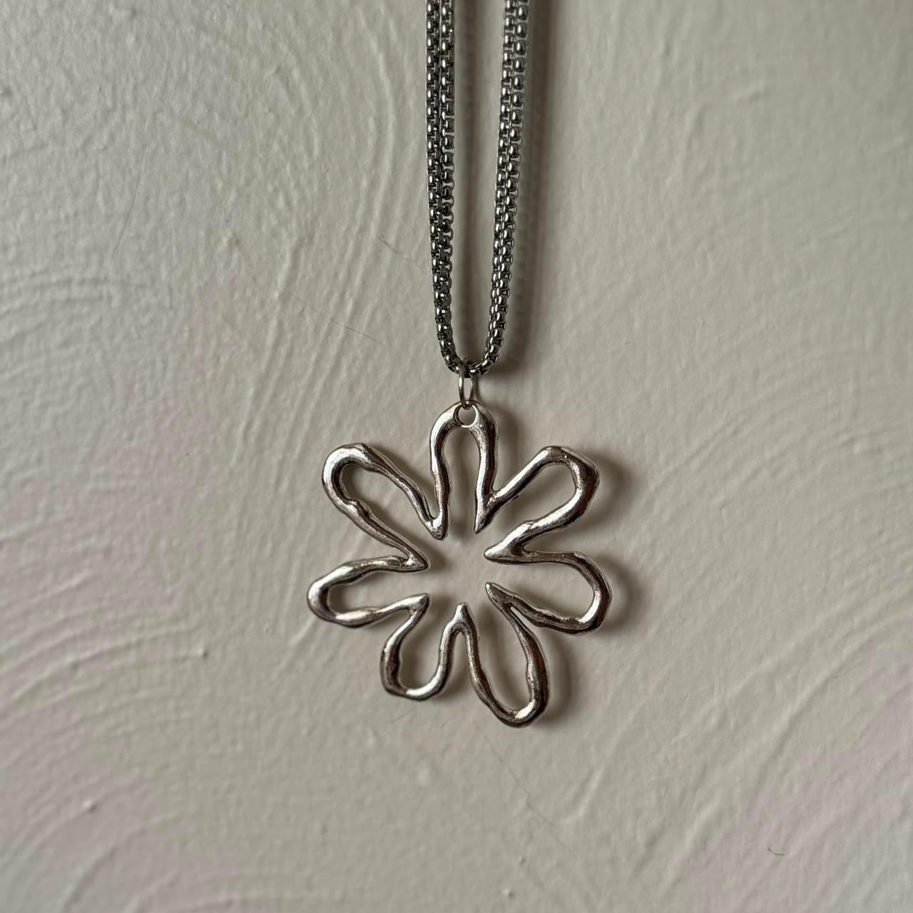 Big flower box chain choker
