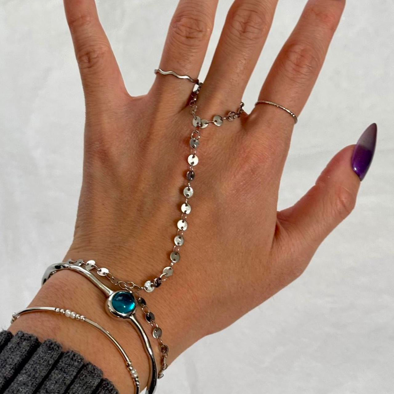 Poppy chain hand chain