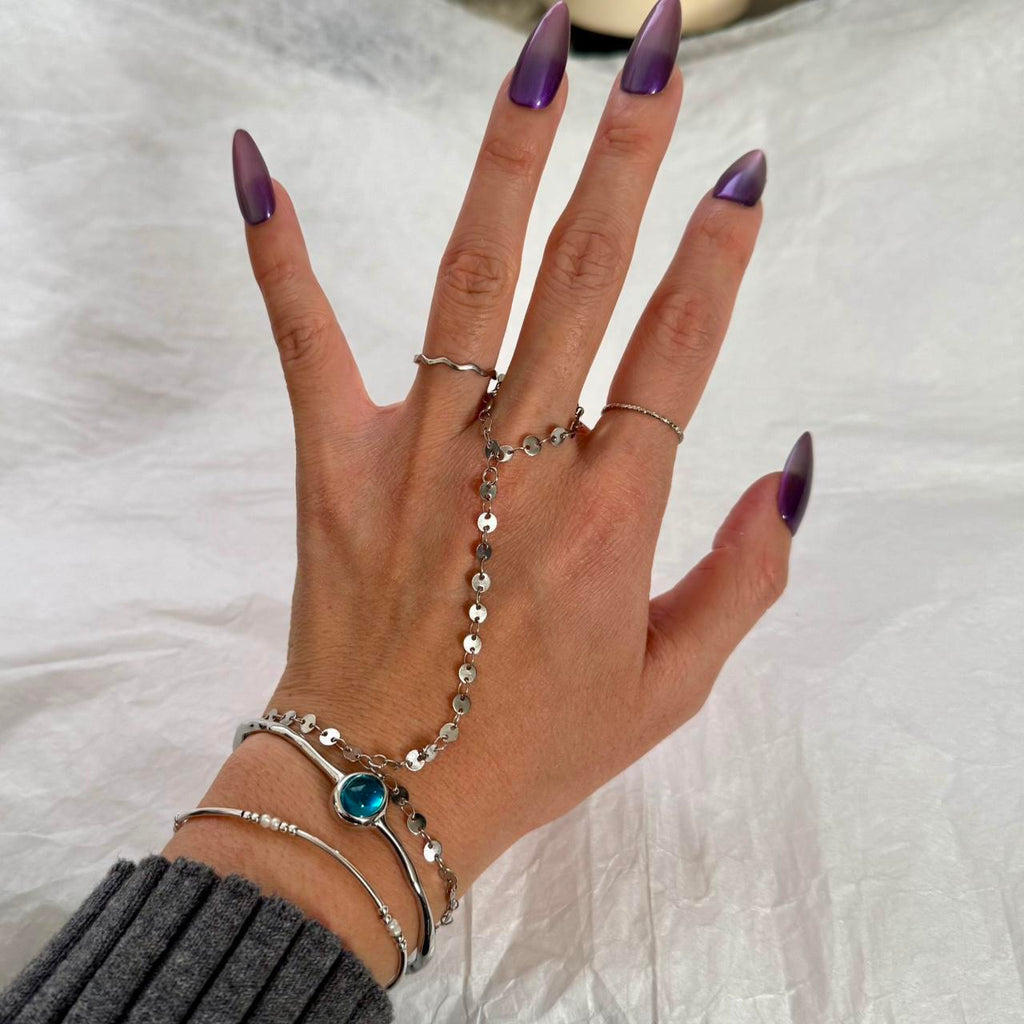 Poppy chain hand chain