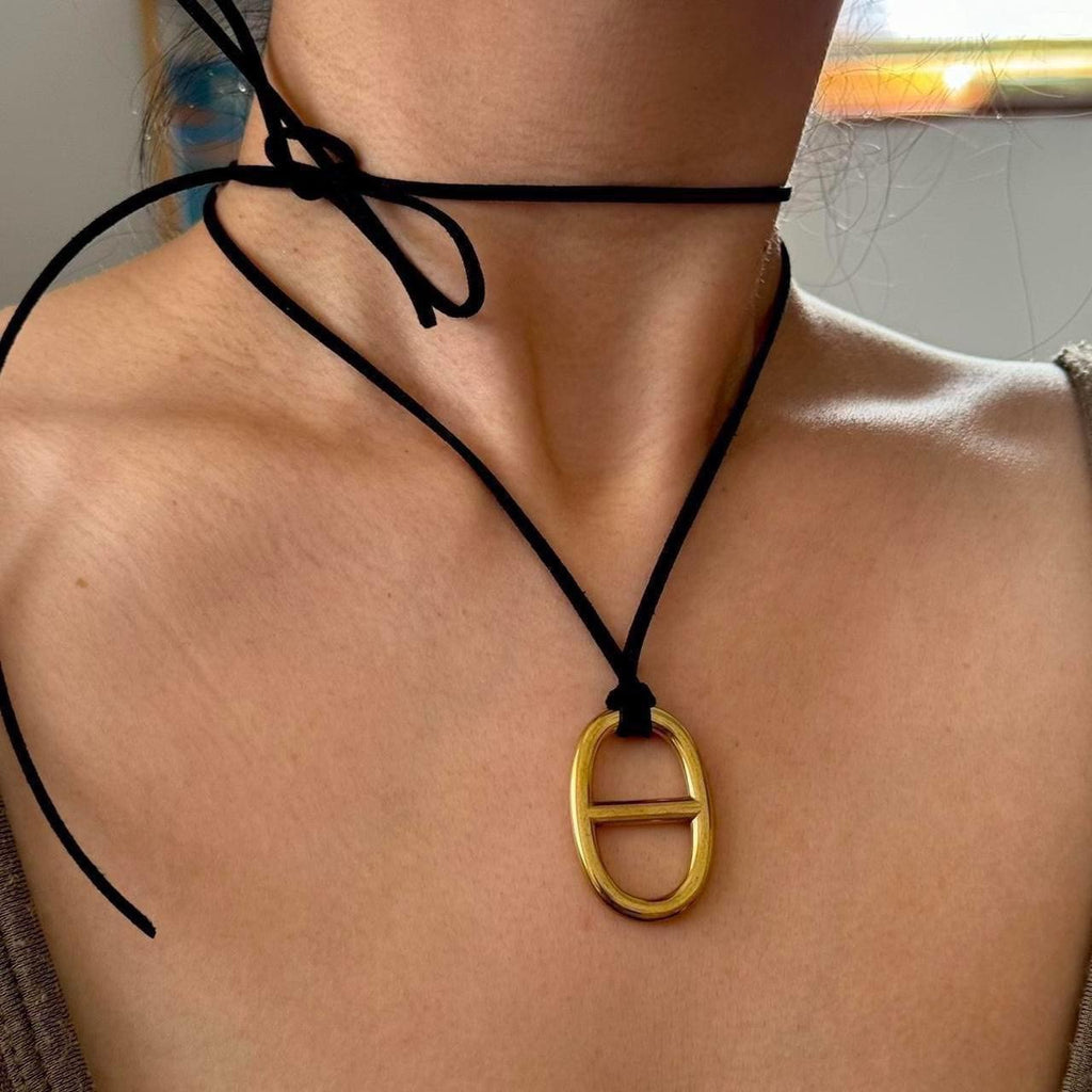 Big marina pendant corded necklace