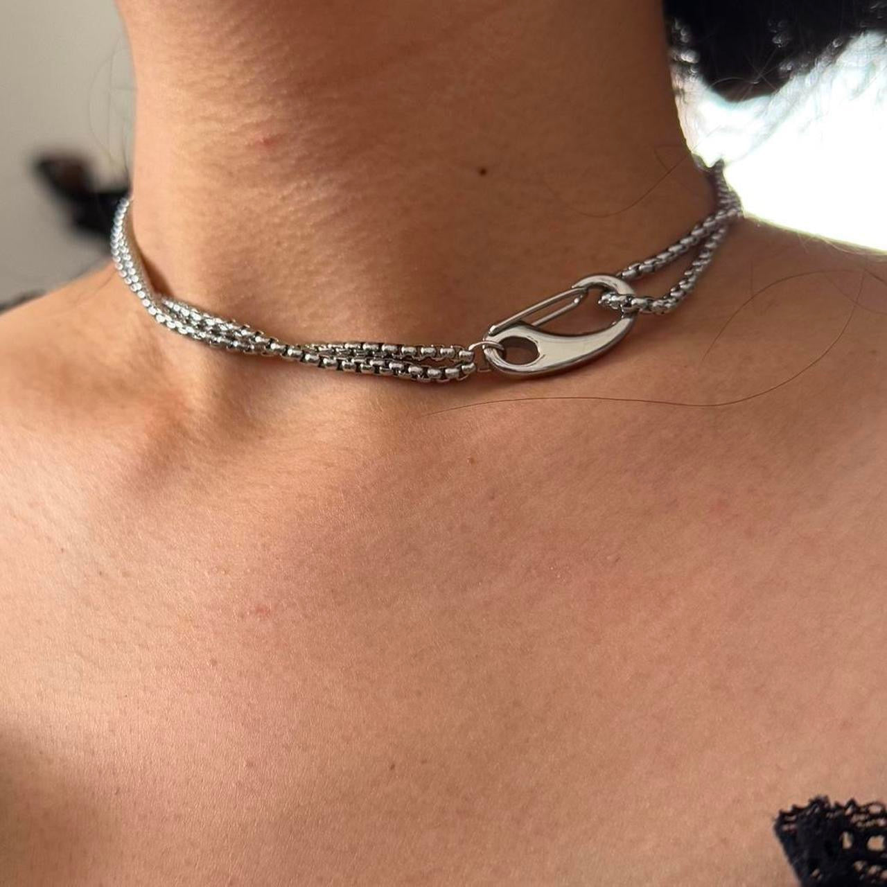 Carabiner closure box chain choker