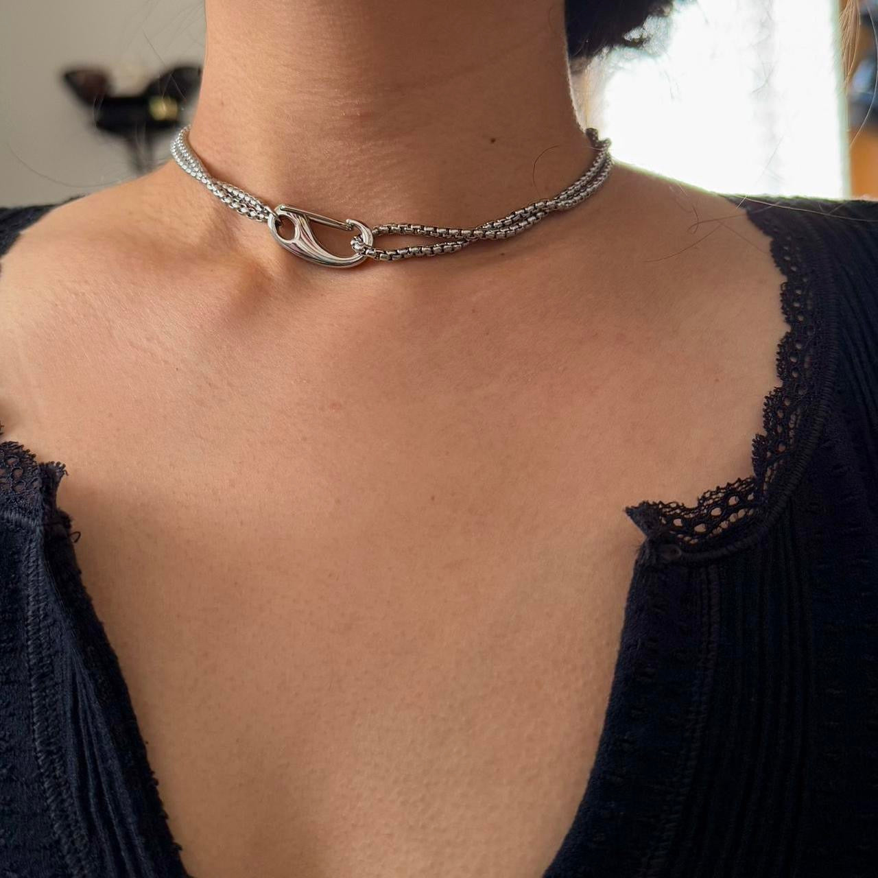 Carabiner closure box chain choker