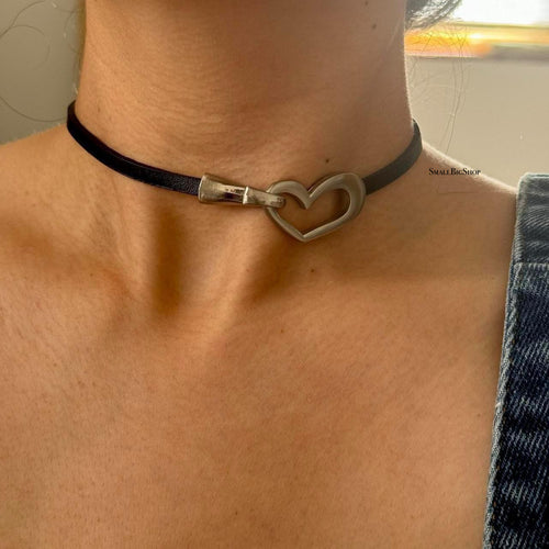 Heart toggle leather choker