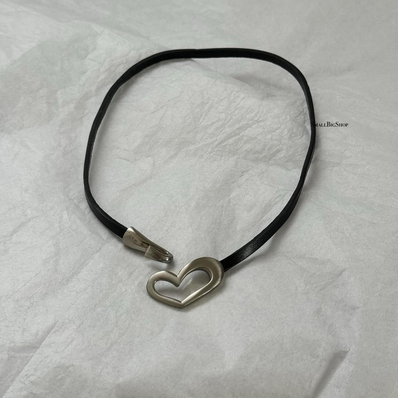 Heart toggle leather choker