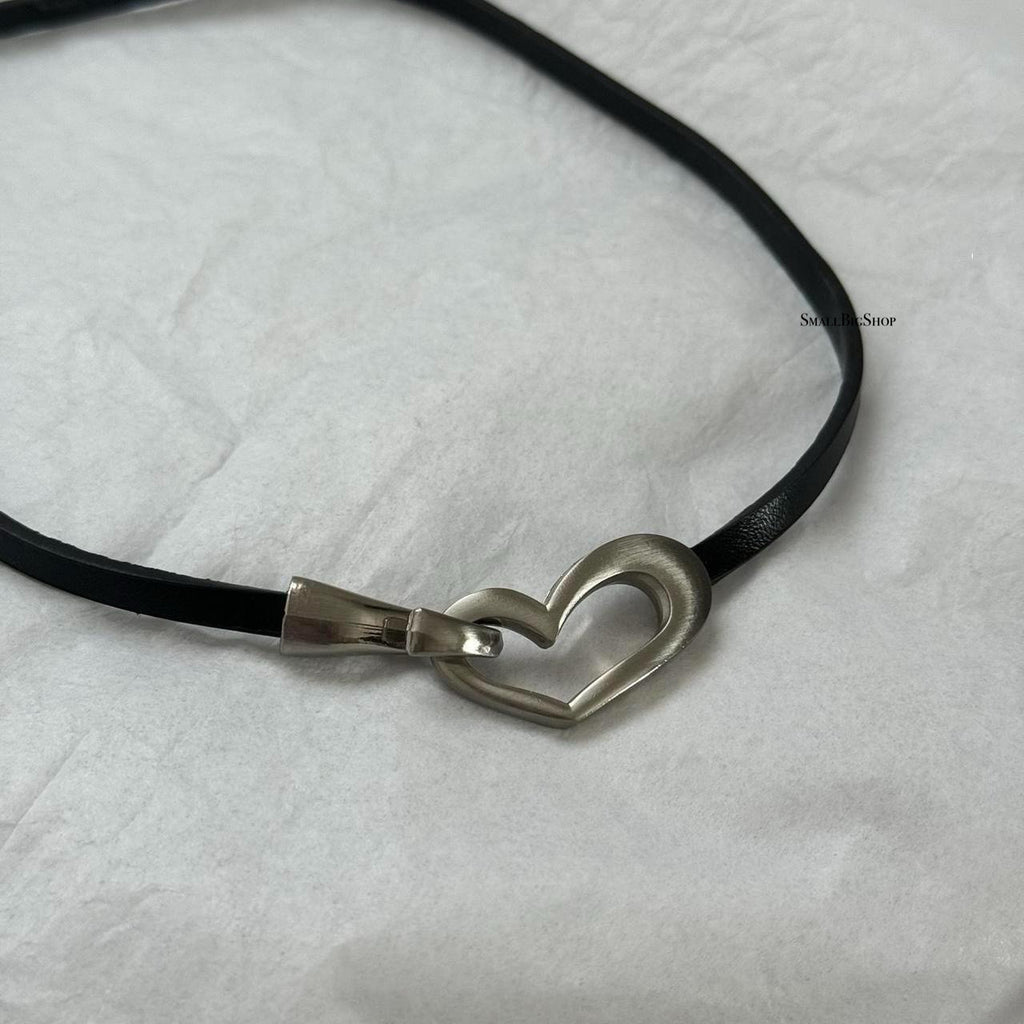 Heart toggle leather choker