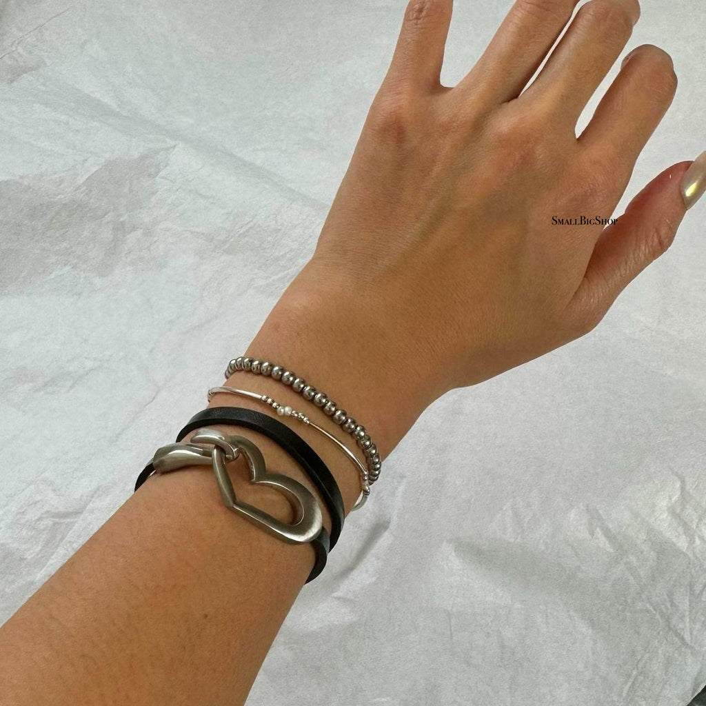 Heart toggle leather choker